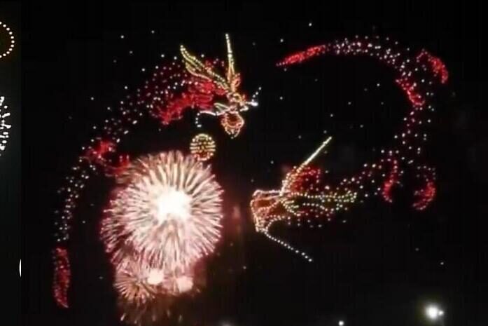 龙年主题 · 烟花联动 无人机编队画面